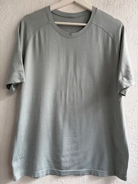 Lululemon Men's Crew Neck Short Sleeve Performance T-Shirt - Light Sage
